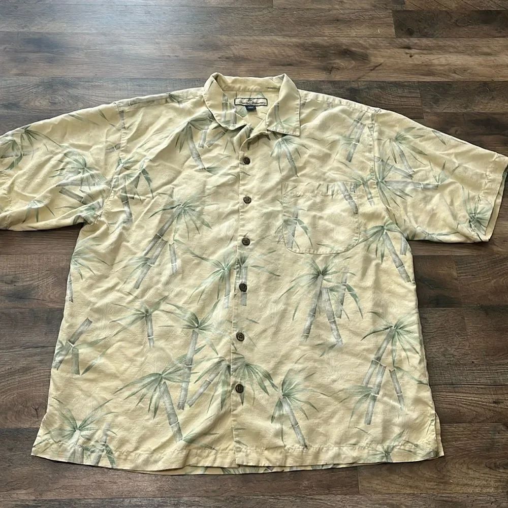 Tommy Bahama 100% silk short sleeve button down shirt size large